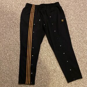 The Adidas x IVY PARK Beyoncé black and gold track pants Unisex design